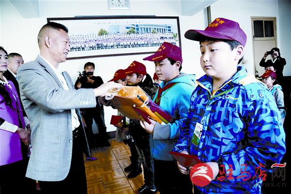 zhaohm150431.jpg