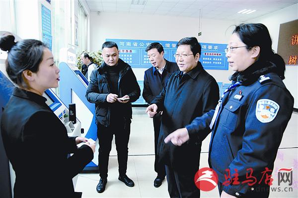 yangf1902161.jpg