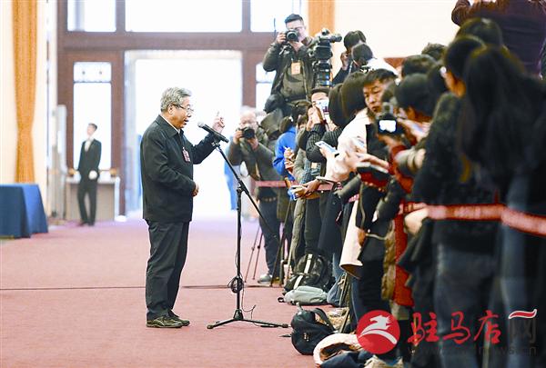 yangf180310.jpg