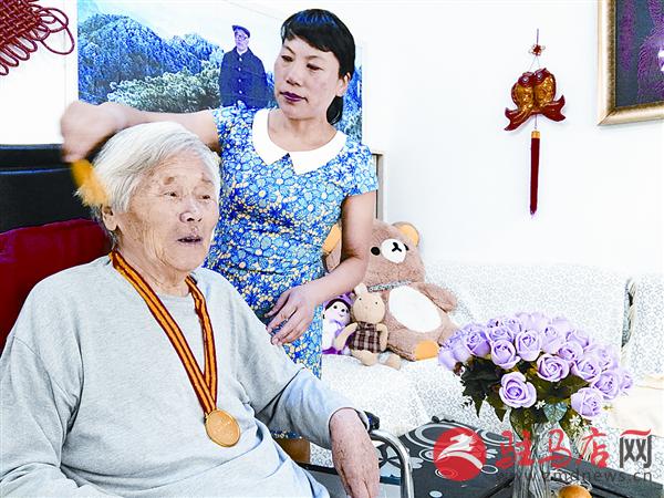 352172_高:孝顺儿媳韩留凤.jpg