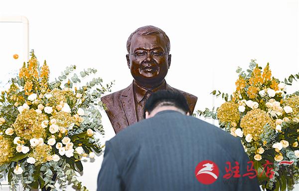 yangf180150.jpg