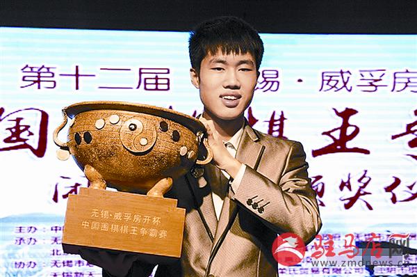 yangf1610104.jpg