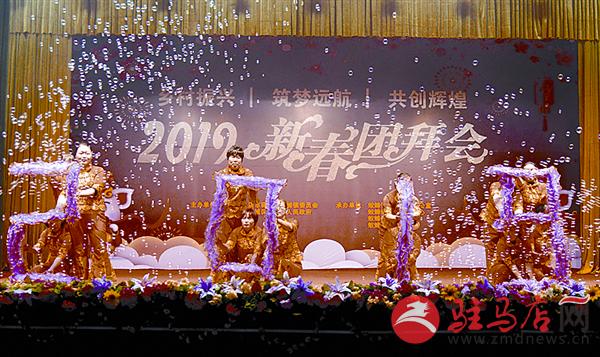 yangf1901113.jpg