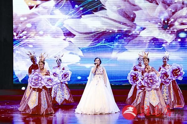 yangf1901132.jpg